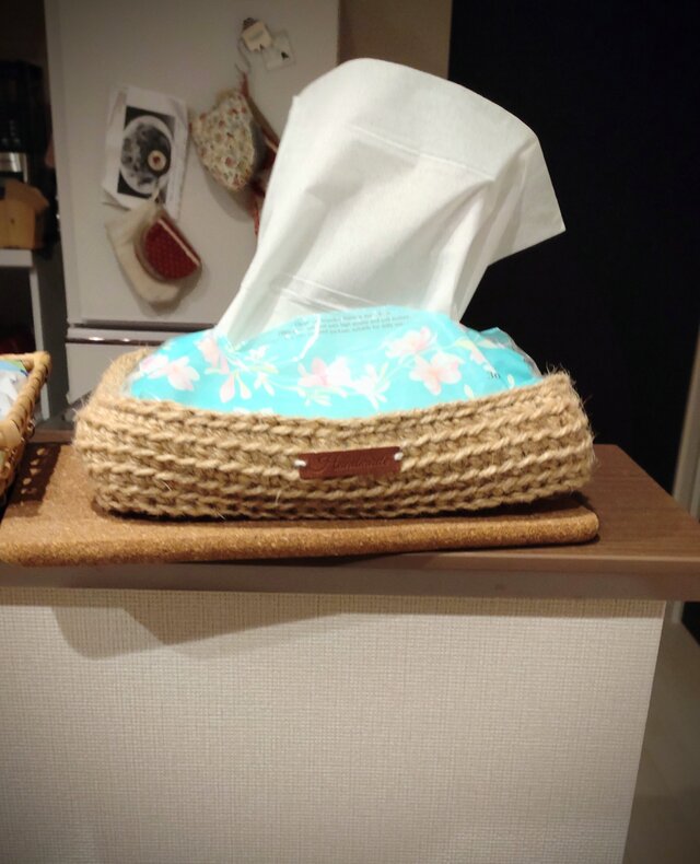 ポンと置くだけ☆シンプルなティッシュケース☆手編みティッシュケース☆引っ張っても浮かない☆麻糸で編んだティュケース☆