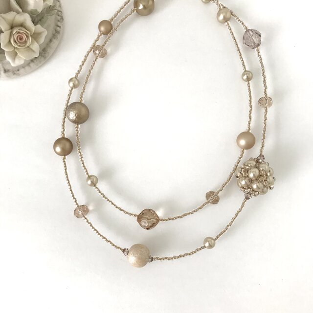 パールボールのクラシカルロングネックレス ゴールド