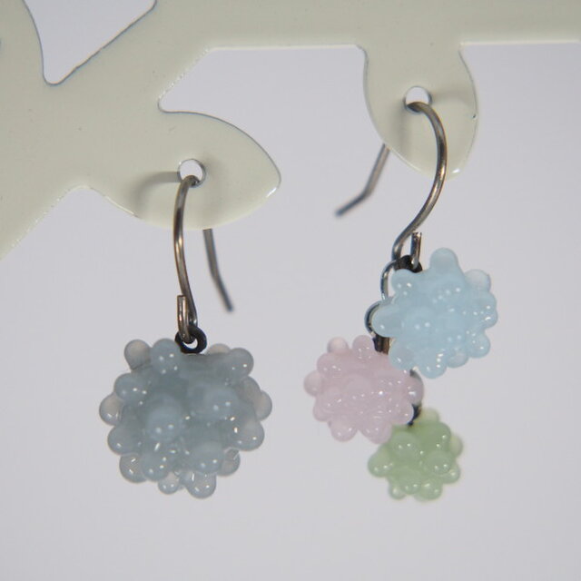 こんぺいとうアシンメトリーピアス　シャーベットカラー