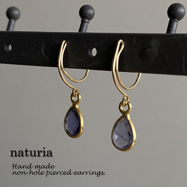 アイオライトのゴールドフレームノンホールピアス 14kgf