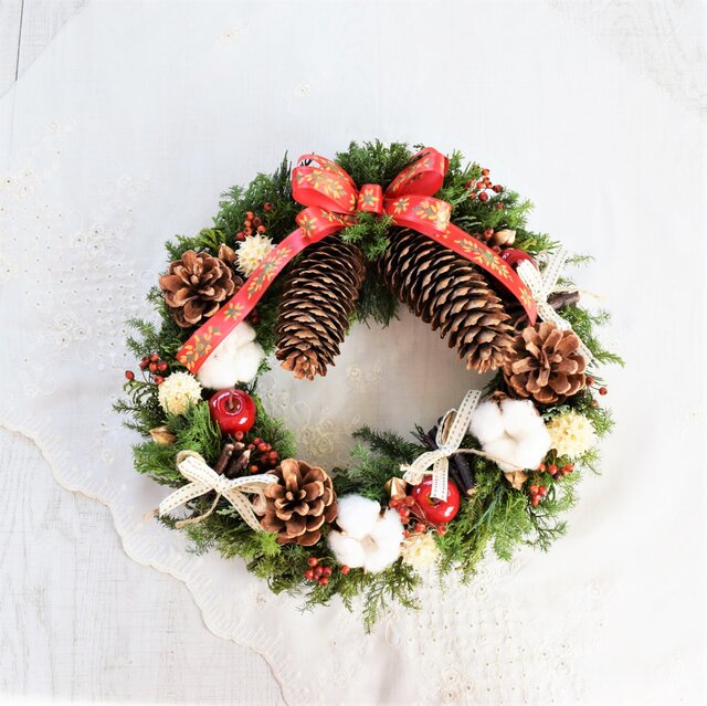 ドイツトウヒのクリスマスリース | iichi 日々の暮らしを心地よくする