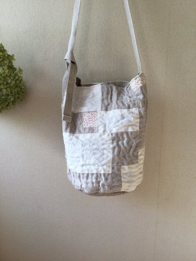 リネンの刺し子丸底バッグ