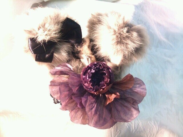 うさ耳とコサージュのヘッドドレスの画像1枚目