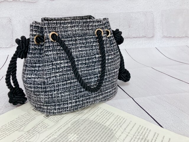 Artigiano＊国産尾州ツィードのraffinato bag「黒」＊By shuu秀[]G1 | iichi  日々の暮らしを心地よくするハンドメイドやアンティークのマーケットプレイス