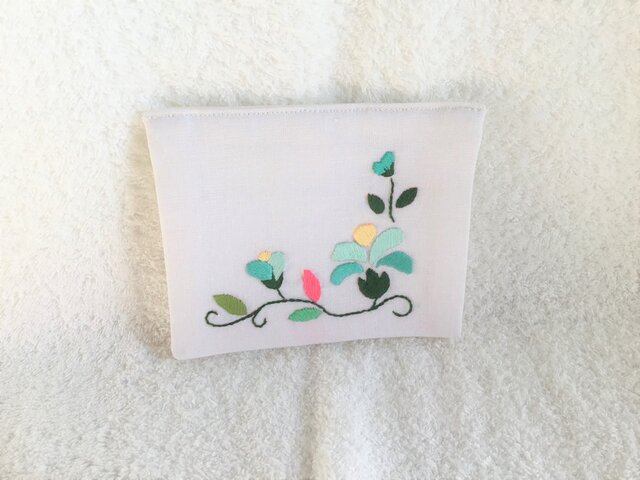 花刺繍のふた付カードケース・グリーン | iichi 日々の暮らしを