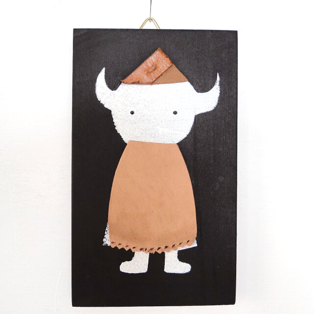革鎧をつけたツノの小人兵隊のウッドアート オブジェ 木工 木雑貨 妖精