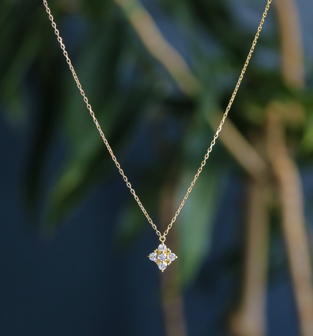 スクエアモチーフ ダイヤモンドのK18 ネックレス~Diamond collection