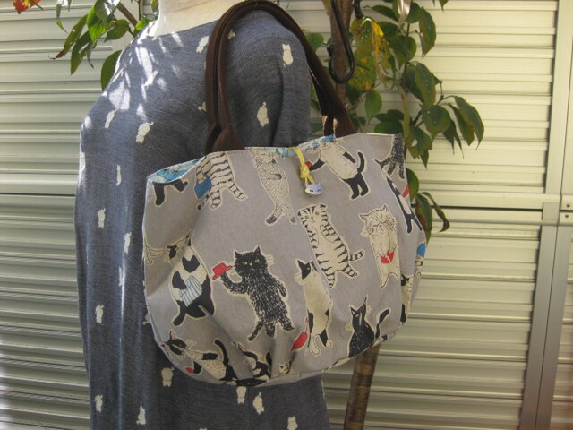 丸型トートバッグ（ネコ柄） | iichi 日々の暮らしを心地よく
