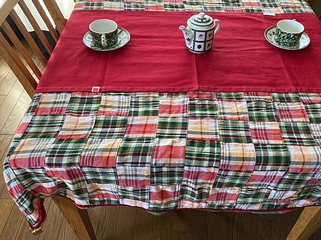 クリスマス色のパッチワークテーブルクロス | iichi 日々の暮らしを