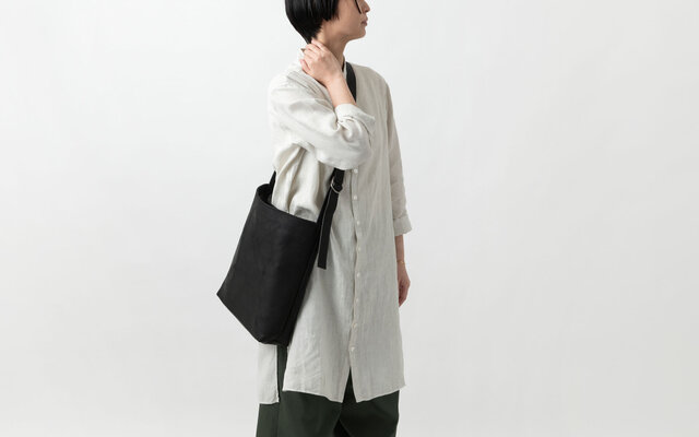 再入荷】レザーショルダーバッグ black ＜L＞ | iichi 日々の暮らしを