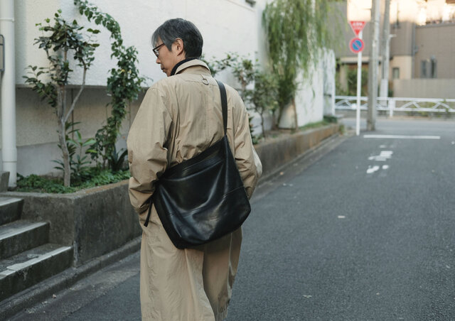 レザーショルダーバッグ black ＜XL＞ | iichi 日々の暮らしを