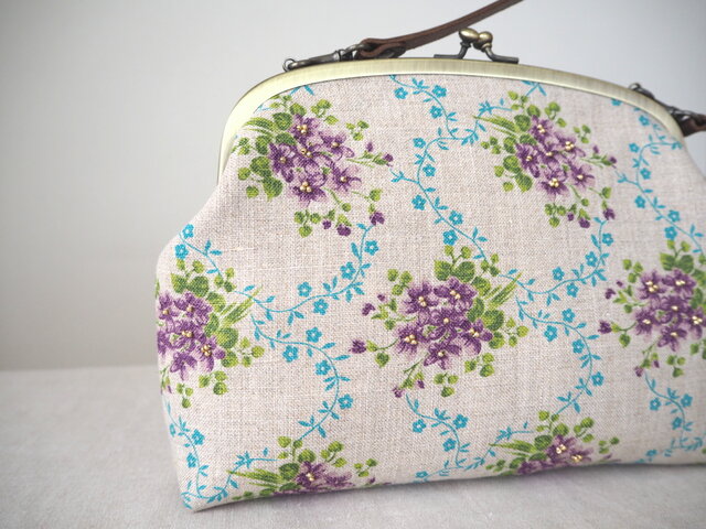 花柄ビーズ刺繍がま口バッグ ◇1点限り◇ ビーズ刺繍がま口バッグ | iichi 日々の暮らしを心地よく