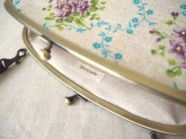 ◇1点限り◇ ビーズ刺繍がま口バッグ | iichi 日々の暮らしを心地よく