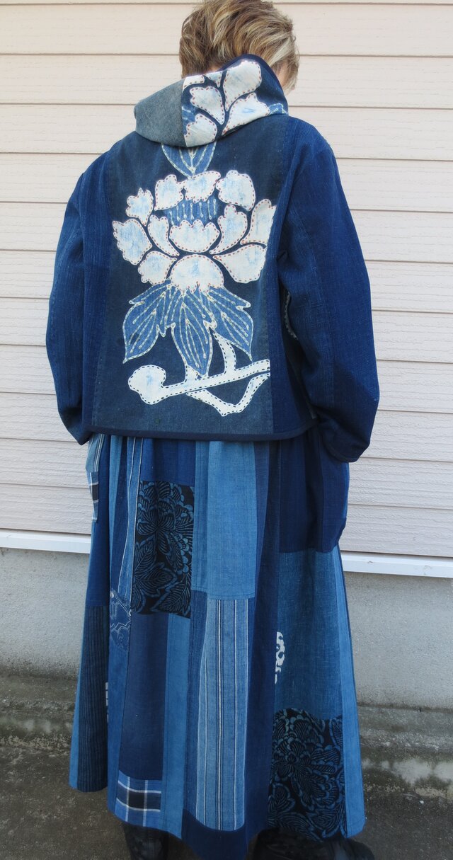 古布リメイク 藍染リバーシブルミニフードジャケット　筒描き　型染　襤褸　刺し子　古布　着物リメイク