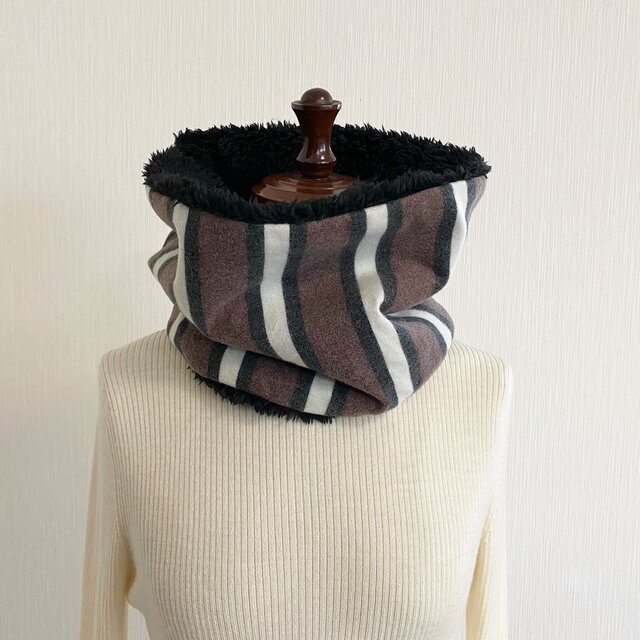秋冬のファッションと相性◎使いやすくて合わせやすい☆.。.:*・おしゃれなストライプ柄デザインのネックウォーマー