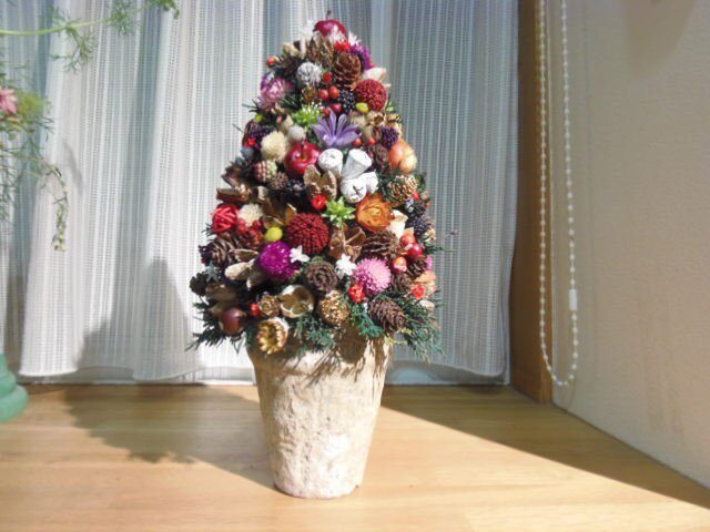 オーダー木の実と小花のクリスマスツリーIIの画像1枚目