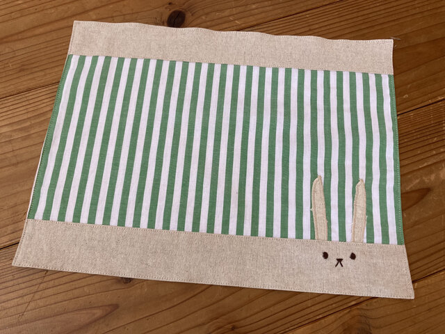 うさぎランチョンマット緑ストライプ※送料無料の画像1枚目