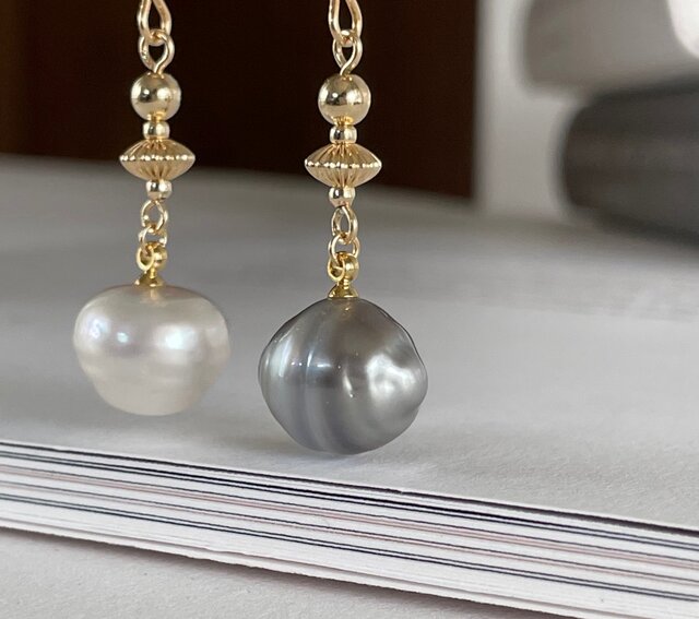 南洋パール ブラック＆ホワイトのアシンメトリーなピアス（k14gf