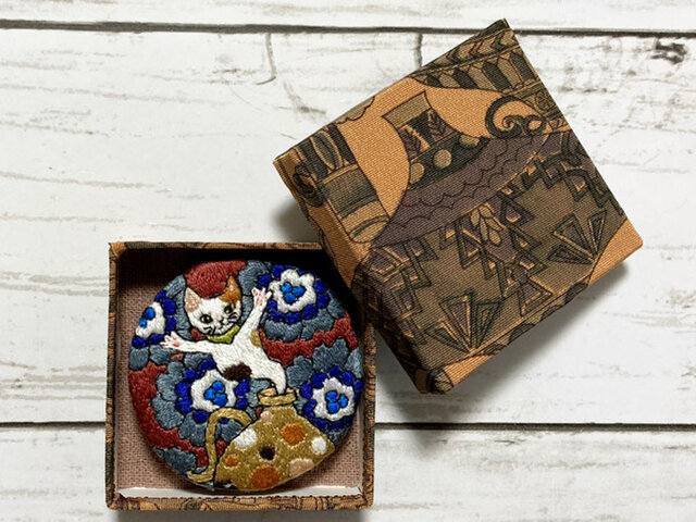 手刺繍オリジナルブローチ 壺の精 Iichi ハンドメイド クラフト作品 手仕事品の通販 手刺繍オリジナルブローチ 壺の精 Iichi ハンドメイド クラフト作品 手仕事品の通販