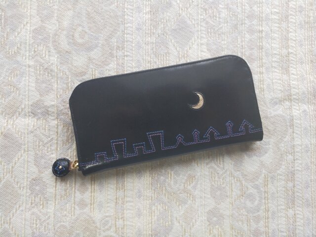 刺繍革財布『街yokonarabi』つやBLACK(ヤギ革/goat)☆slim&軽い☆ラウンドファスナーの画像1枚目