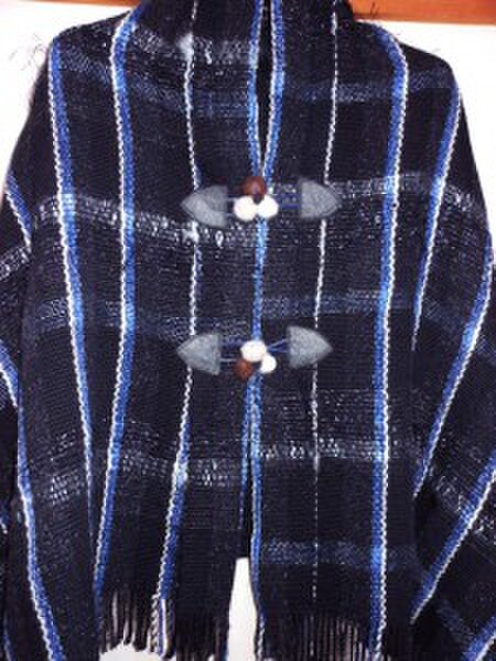 お値下げ品 手織り 冬物  ウールポンチョ 紺色 防寒