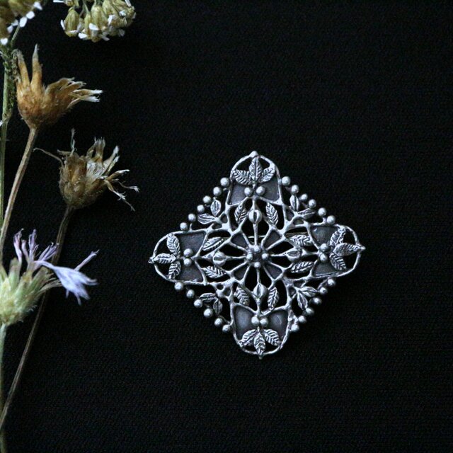 Silber brooch「Quiet friend」の画像1枚目