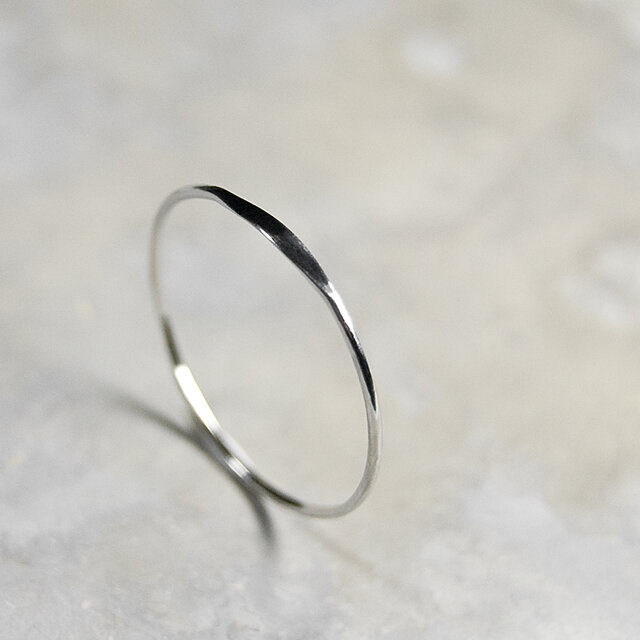 鏡面 PT900プラチナワンポイント槌目プレーンリング 0.8mm幅 ミラー｜PT900 RING｜619