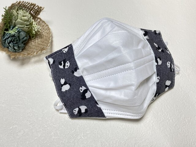 不織布マスクカバー ころころパンダ チャコールの画像1枚目