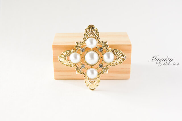 アンティーク風♡ クラシックな勲章のブローチ 』 | iichi 日々の