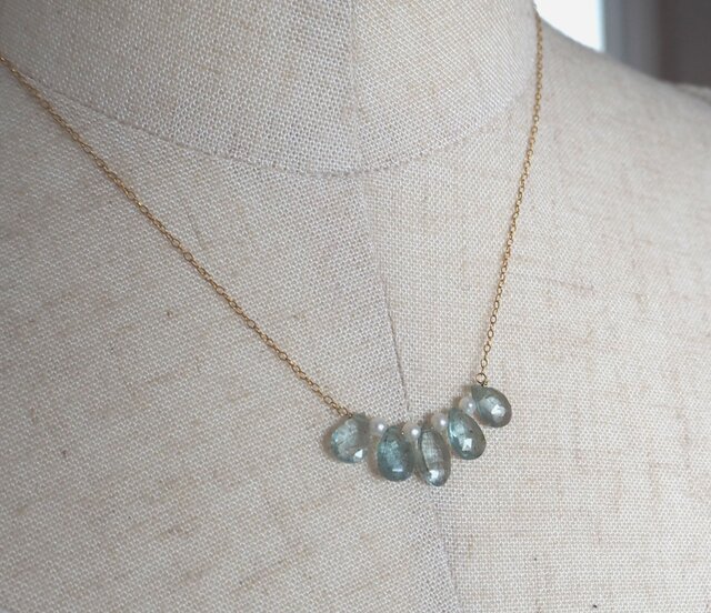 モスアクアマリンの連なりネックレス | iichi 日々の暮らしを心地よく