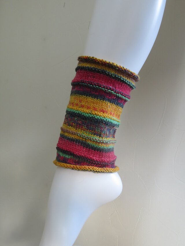 ポップなキャンディカラーのレッグウオーマー
