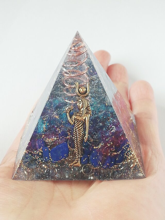 ピラミッド型オルゴナイト☆女神イシス☆ | iichi ハンドメイド・クラフト作品・手仕事品の通販