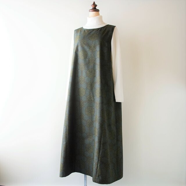 着物リメイク 泥大島紬　Aラインのワンピース　花亀甲