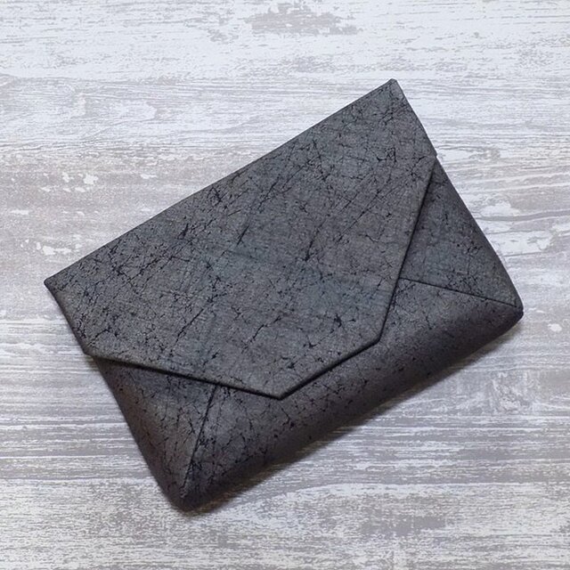 数寄屋袋 クラッチバッグ 正絹紬紺地製 「焼箔黒箔」 真綿箔 | iichi