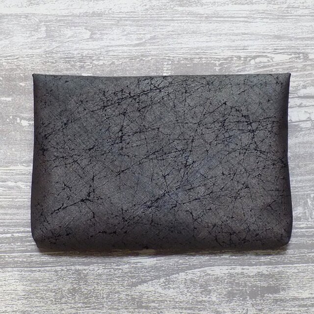 数寄屋袋 クラッチバッグ 正絹紬紺地製 「焼箔黒箔」 真綿箔 | iichi