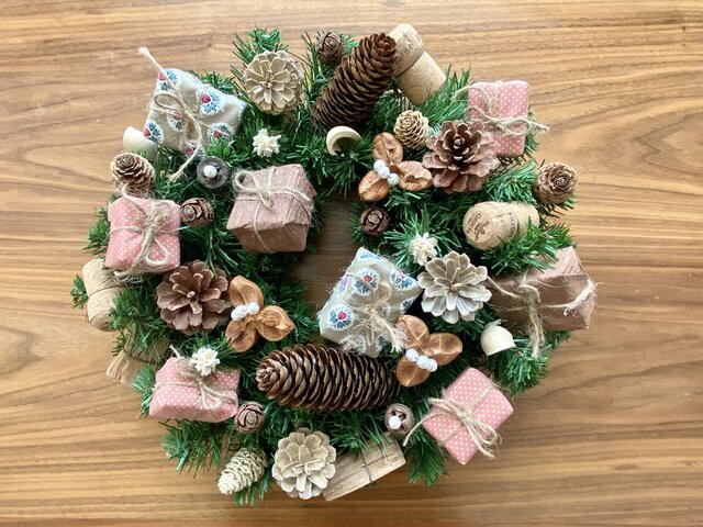 花々と木ノ実とコルクのリース 手作りboxとコルクのリース | iichi 日々の暮らしを心地よくする