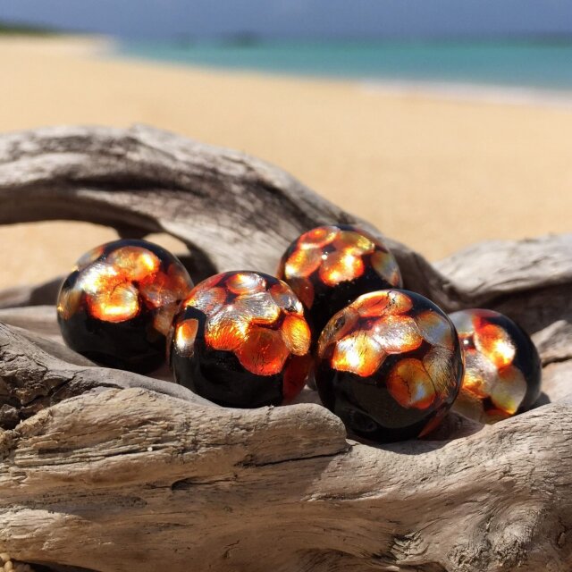 アンティーク　時代物　ウラン　和ガラス　かんざし　簪　球体　江戸ガラス　和装小物 かんざし ホタルガラス ほたる玉の伝統的な二又簪 和装 オレンジ