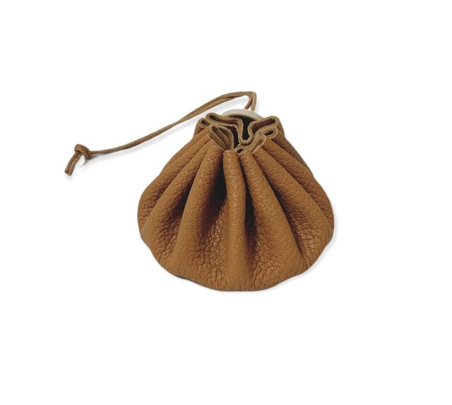 革と木のボタンの巾着 キャメル | iichi 日々の暮らしを心地よくする