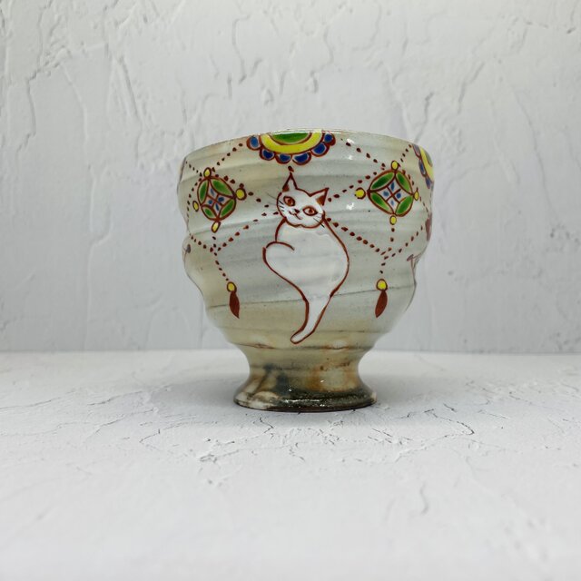 京焼　ゆらゆらフリーカップ　赤絵瓔珞　白猫