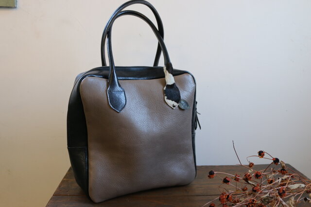 2トーンのボストンbag(葉っぱがグリーン)の画像1枚目