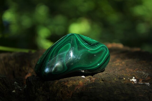 マラカイト原石 マラカイト 原石ポリッシュ | iichi 日々の暮らしを心地よくする