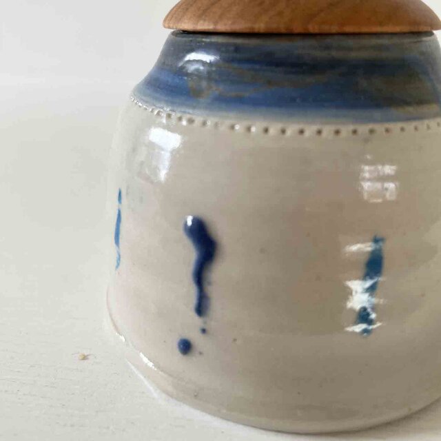 白地に青の染付 アンティーク花瓶 壺 - 工芸品