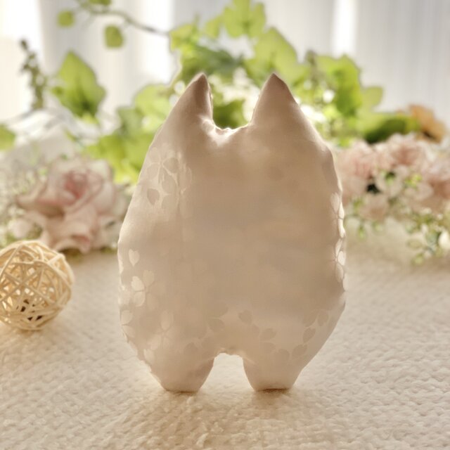 和柄＊さくらホワイトの猫のぬいぐるみ「ふにゃ〜た」 | iichi 日々の