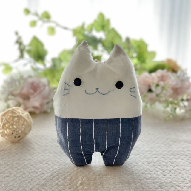 ハイウエストの猫のぬいぐるみ「ふにゃ〜た」