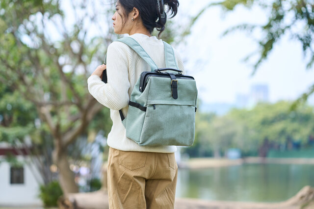 口枠 本革手作りのクラシックリュックサック【緑】 | iichi 日々の