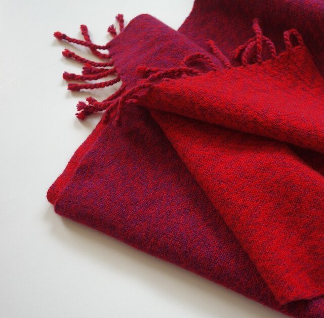 手織りカシミアマフラー・・赤と赤紫のジグザグ | iichi 日々の暮らし
