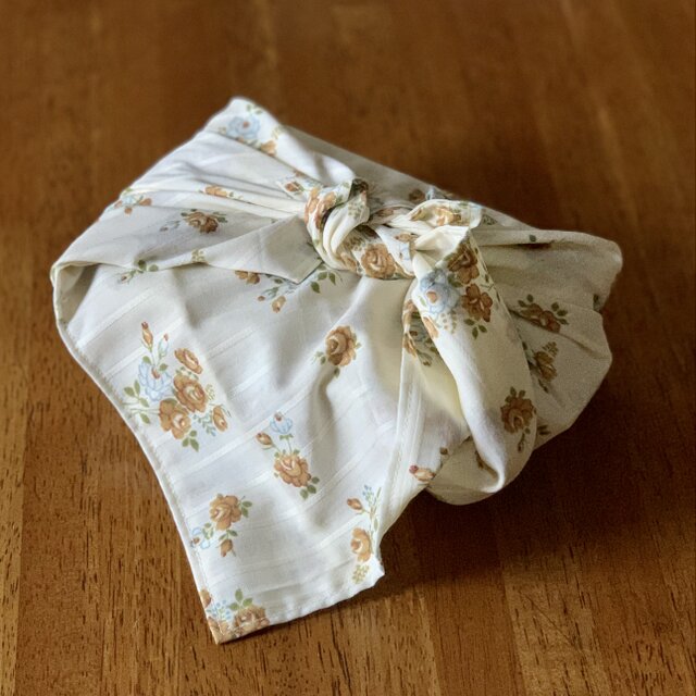 ベージュ花柄♪お弁当包み ランチクロス 小風呂敷の画像1枚目