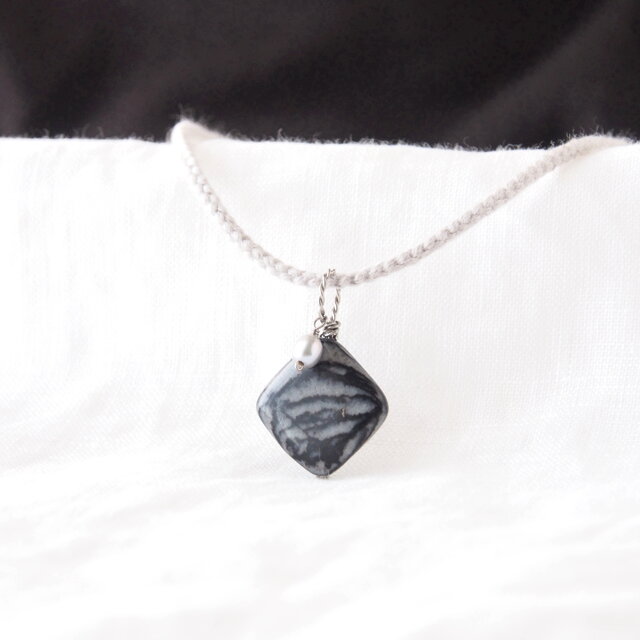 Square Pendant（ゼブラジャスパー×淡水パール）