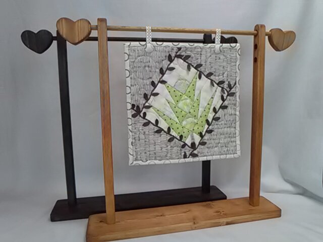 キルトラック Amazon.com - Fox Valley Traders Quilt Rack, Wood - Measures 24 1/2