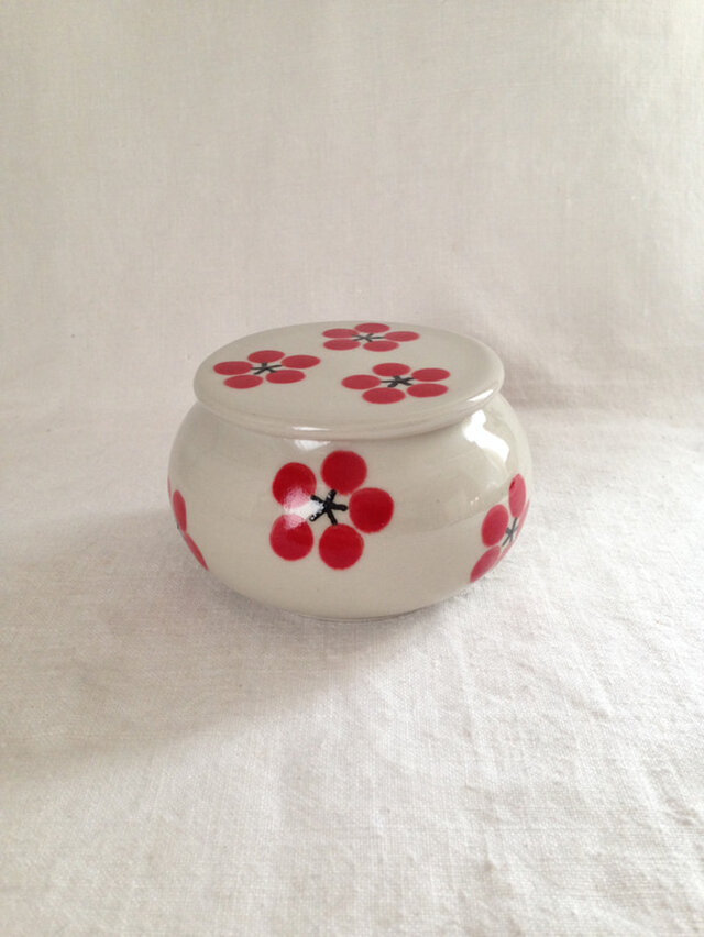 白磁紅梅蓋物